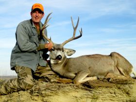 Guides Deer Hunts Wyoming Outfitters Guide Mule Deer